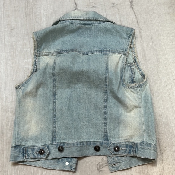 Bongo Distressed Jean Vest - Picture 5 of 5